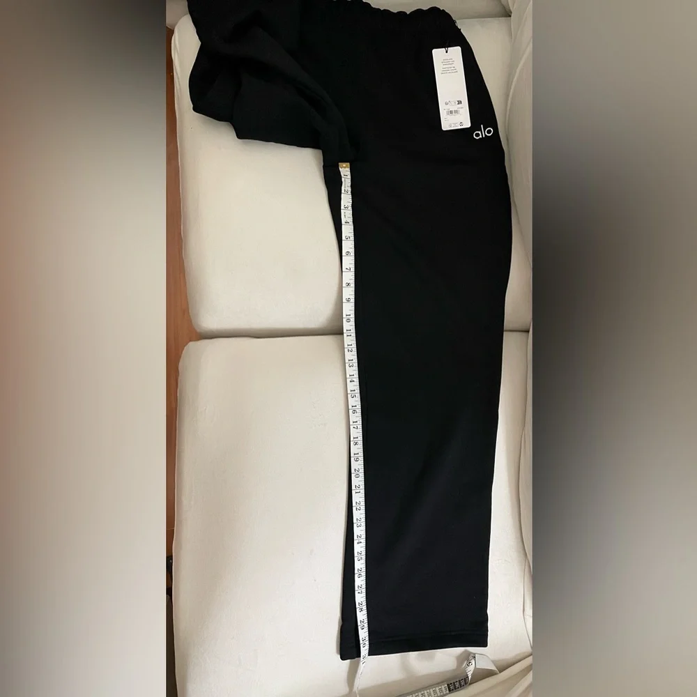 ALO Yoga NWT Accolade Straight Leg Sweatpants Black Size L Oversized